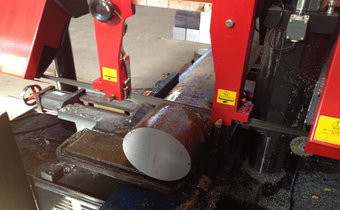 张金镇卧式带锯床加工时出现明显振荡如何排查？